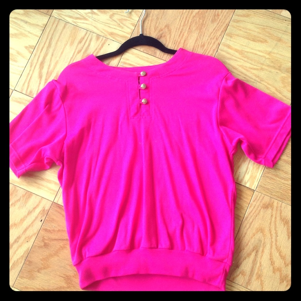 90's polyester/cotton top. fuschia w/ gold buttons